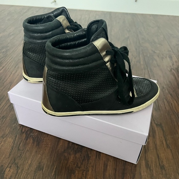 Vince camuto platform sneakers - Picture 3 of 4